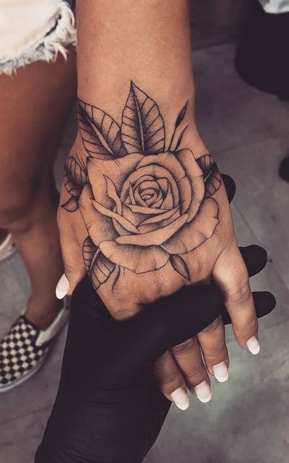 Tatuagens na mão